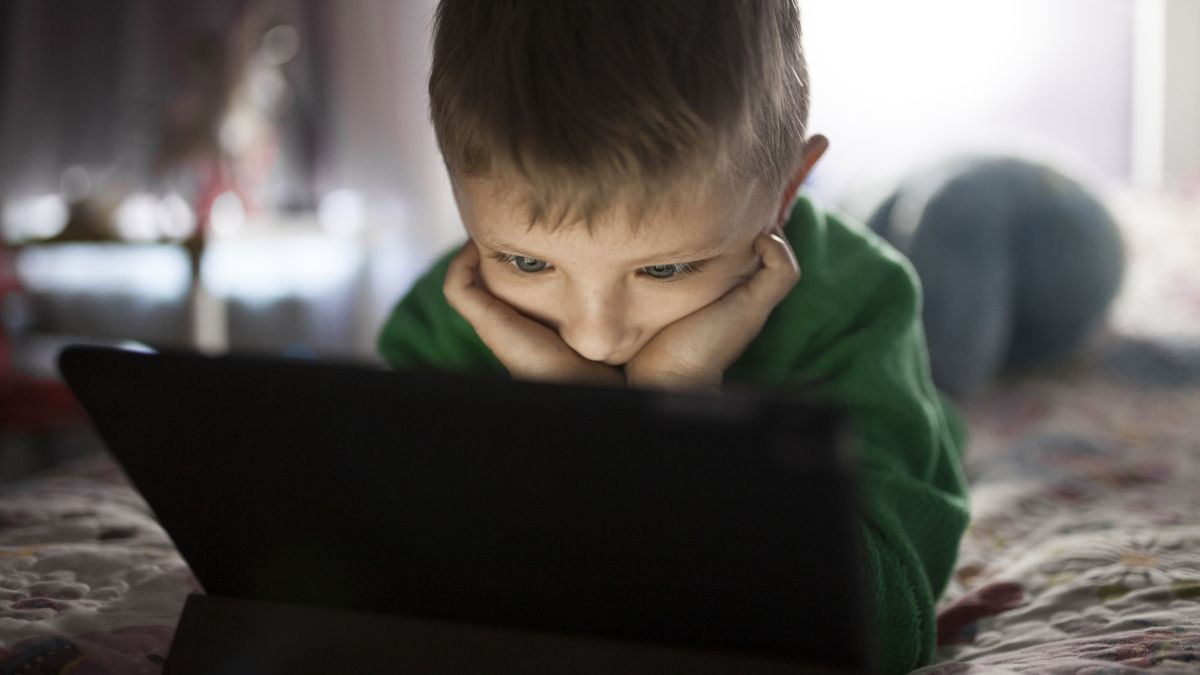 الامارات | عشوائية «الريلز» تعرّض الأطفال لـ «الاضطرابات النفسية»