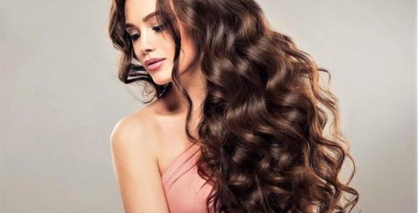 فوائد ماء الورد للشعر.. يعالج القشرة وصحي لفروة الرأس