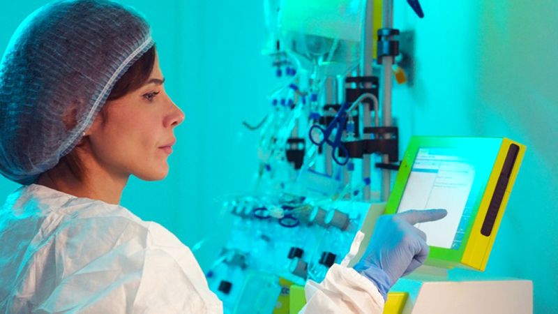 الامارات | الخلايا المعدّلة تعالج «ستينية» في أبوظبي من مرض «الذئبة»