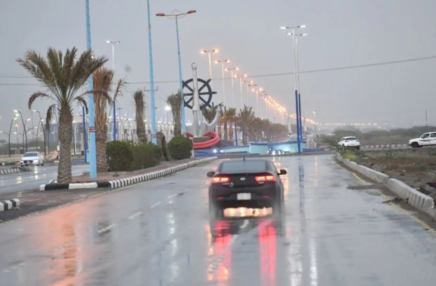 الطقس في المملكة.. أمطار على طريف بالحدود الشمالية