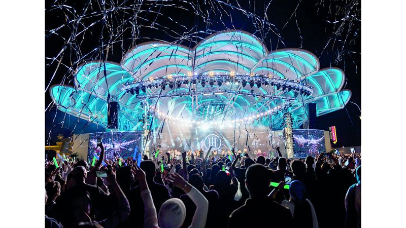 الامارات | القرية العالمية تستعد لاستقبال العام الجديد 7 مرّات بـ 7 عروض للألعاب النارية