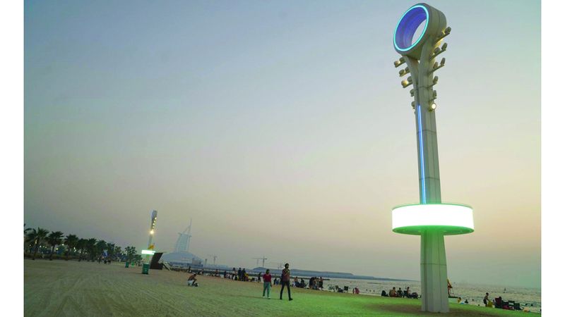 الامارات | 1.5 مليون زائر لشواطئ دبي الليلية منذ افتتاحها العام الماضي