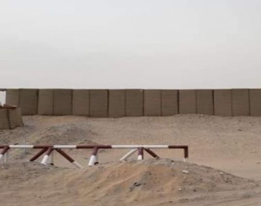 الامارات | في سنغافورة.. رجل يقتحم معسكراً ليختبر ردة فعل الحرس