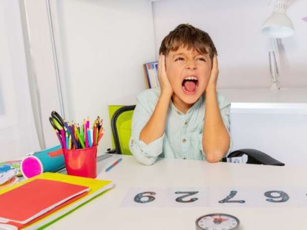 دراسة تدق ناقوس الخطر.. أعراض إصابة الطفل بالتوحد وكيفية علاجه