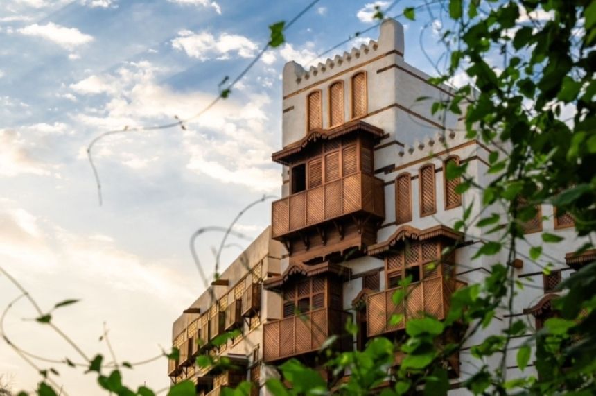 استكشاف المملكة.. طلاب من جامعة هارفارد يزورون جدة التاريخية