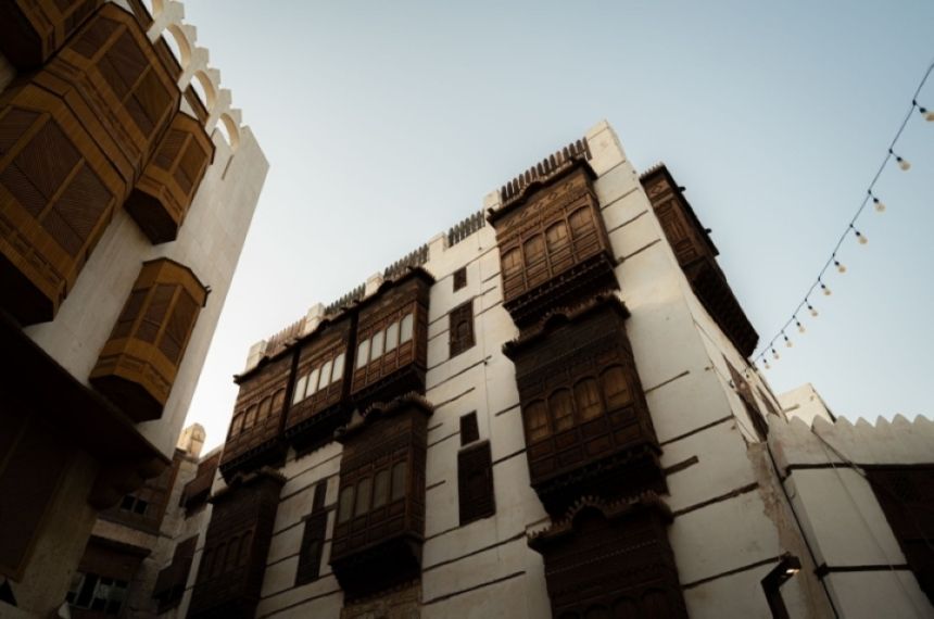 استكشاف المملكة.. طلاب من جامعة هارفارد يزورون جدة التاريخية