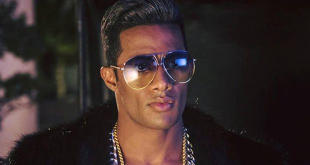 شاعر شهير يهاجم محمد رمضان