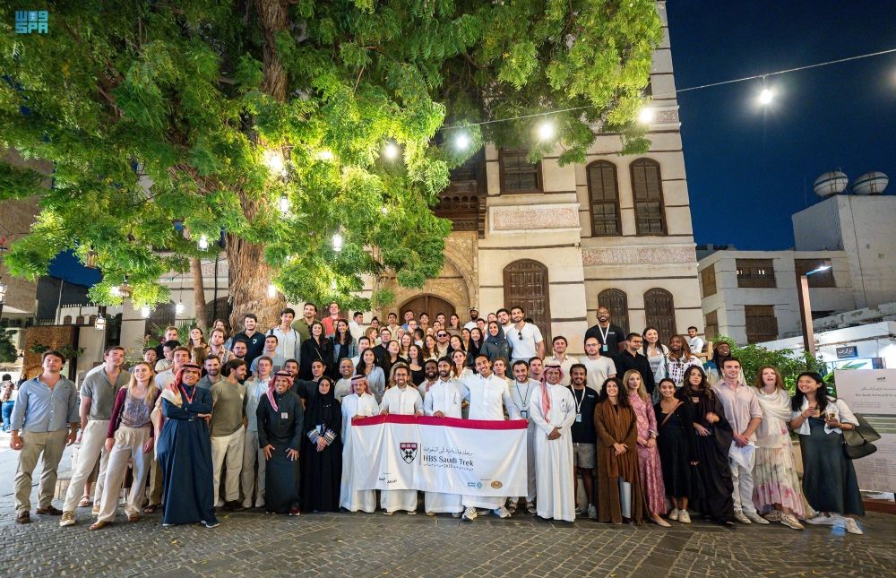 استكشاف المملكة.. طلاب من جامعة هارفارد يزورون جدة التاريخية