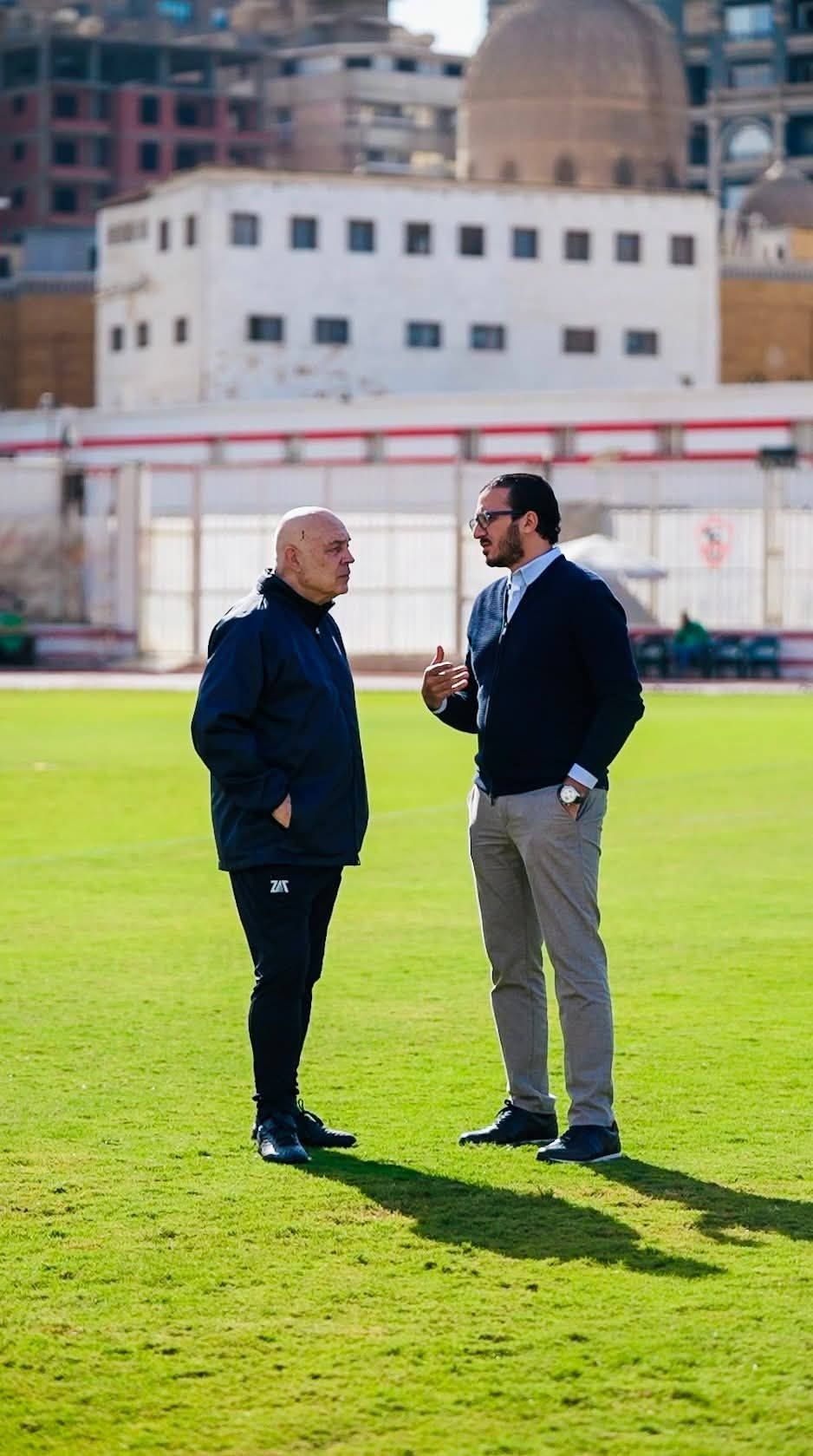 محمد أسامة يجتمع مع جروس على هامش مران الزمالك