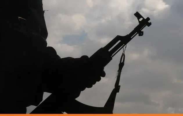 مسلح يقتحم مدرسة ويهدد معلم بالقتل بهذه المحافظة