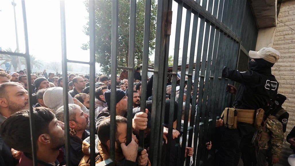 الجيش السوري "يتزاحم" على ابواب الجولاني لتسليم الأسلحة والمصالحة