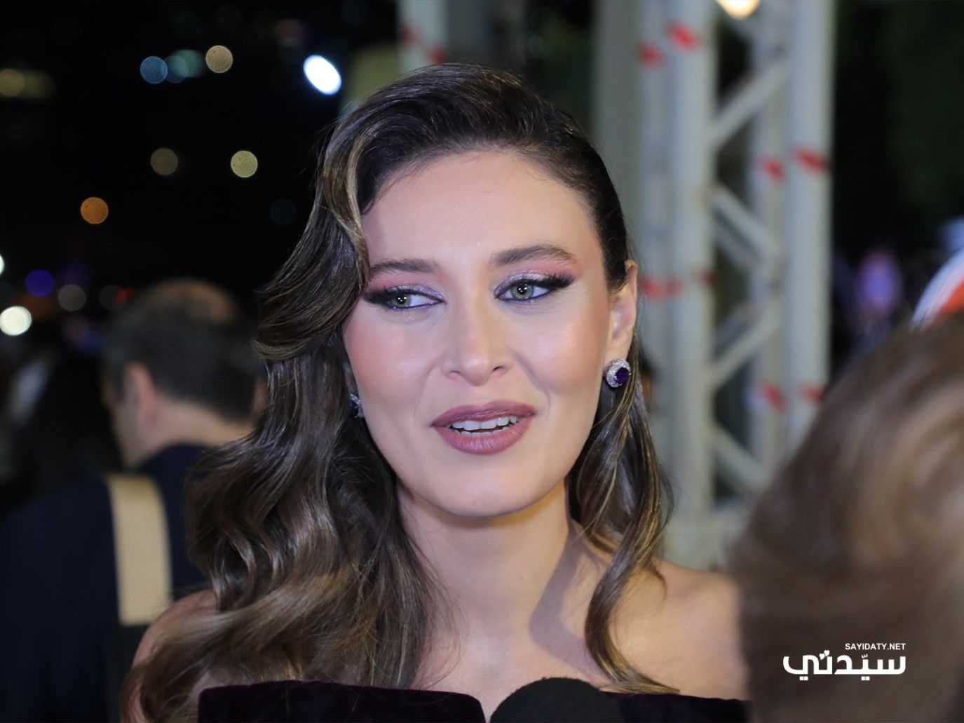 مكياج وتسريحات شعر النجمات في حفل توزيع جوائز الموريكس دور 2024