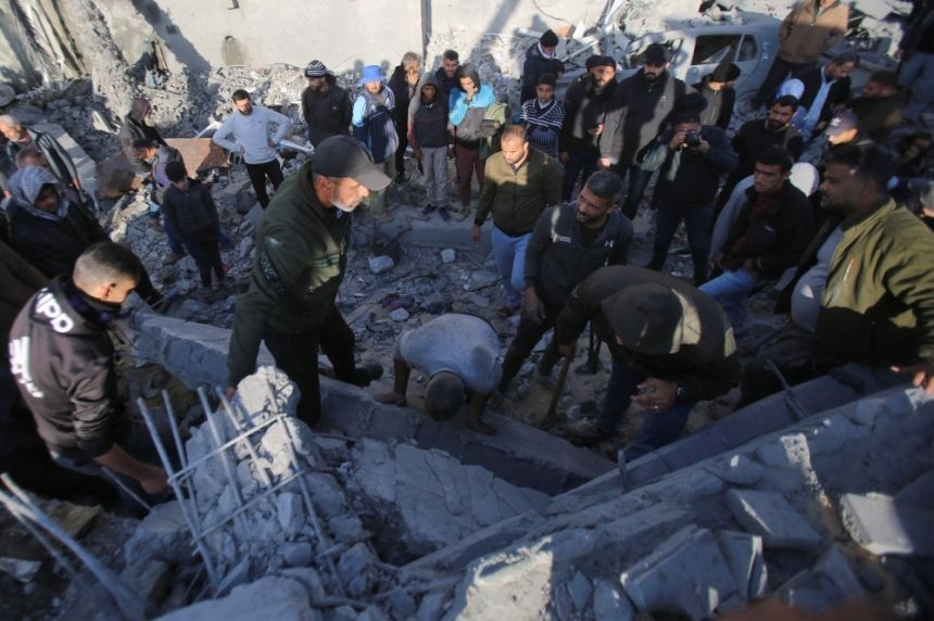 مجازر الاحتلال.. قصف إسرائيلي على مركز إيواء وسط قطاع غزة