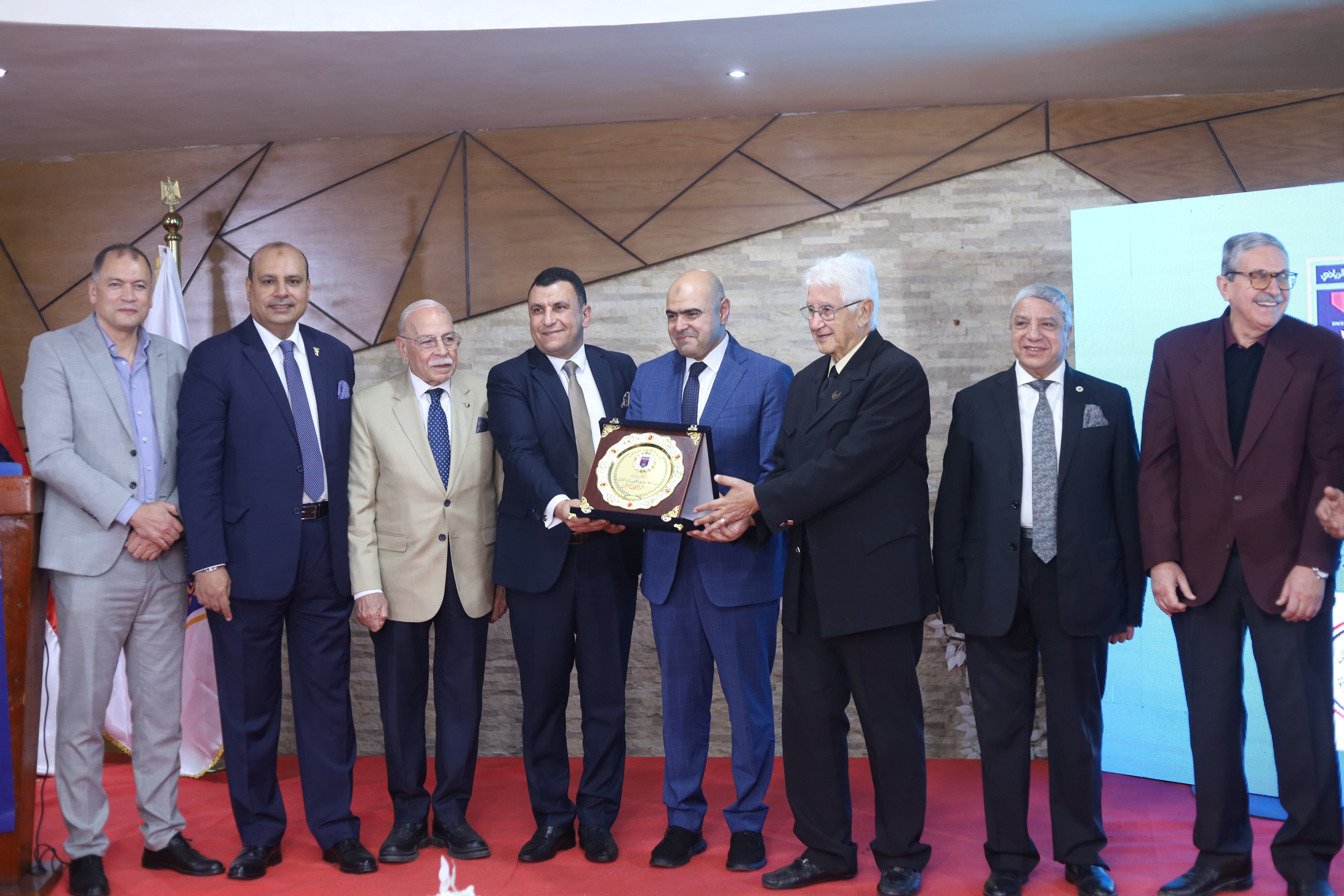 نادى 6 أكتوبر يكرم رؤساء الاتحادات الرياضية فى حفل كبير.. صور