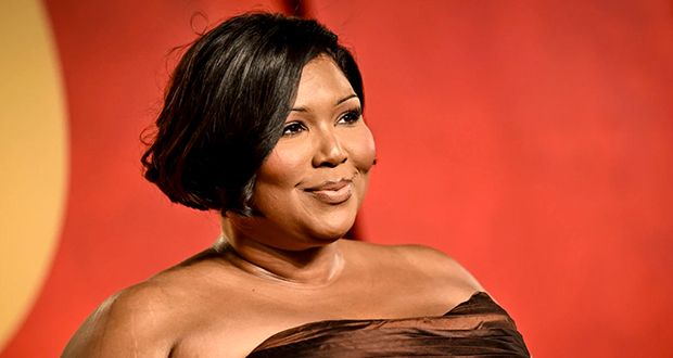 ليزو تنفي مزاعم التحرش وتستعد للدفاع في المحكمة