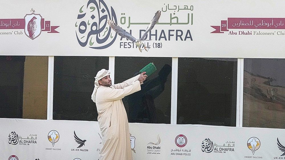 انطلاق مسابقة مهرجان الظفرة للصيد بالصقور