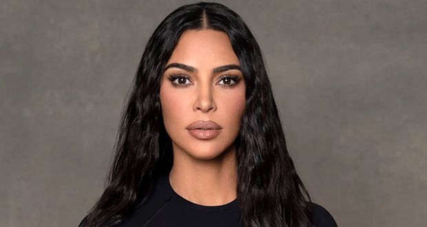 بقيمة 100 ألف دولار.. كيم كارداشيان تفاجئ صديقتها بسيارة