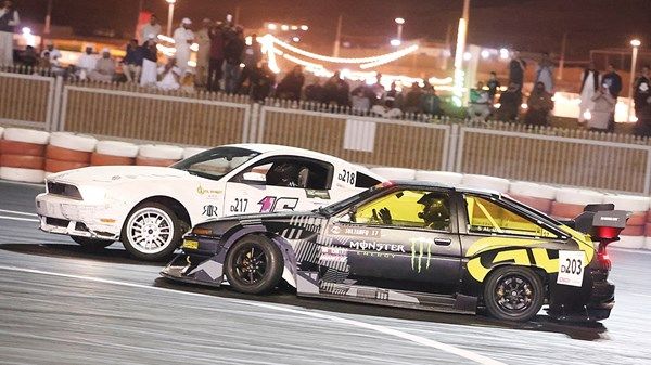 «الفرسان» يستعرضون «المهارة والسرعة» في «مهرجان ليوا الدولي»