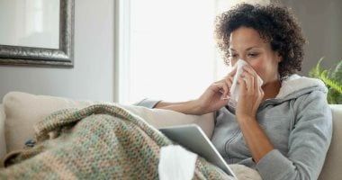 هل هناك متحورات أخرى لكورونا هذا الشتاء؟.. أستاذ أوبئة يجيب