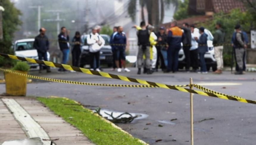 صور.. مقتل 10 أشخاص في حادث تحطم طائرة صغيرة بالبرازيل