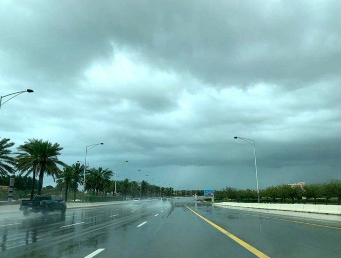 الامارات | أمطار بين المتوسطة والخفيفة على أبوظبي