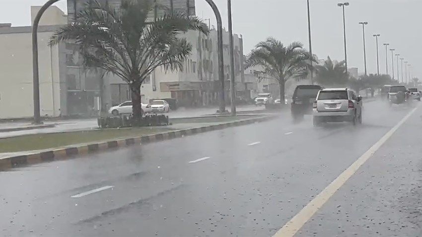 الامارات | شرطة أبوظبي تدعو السائقين للقيادة بحذر  أثناء الأمطار  والتقلبات الجوية