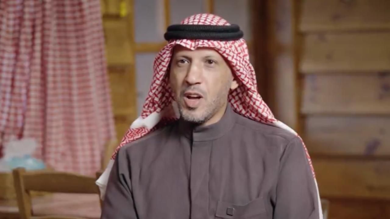 قصة سائح بريطاني قبَّل صورة ولي العهد بسبب التأشيرة السياحية .. فيديو