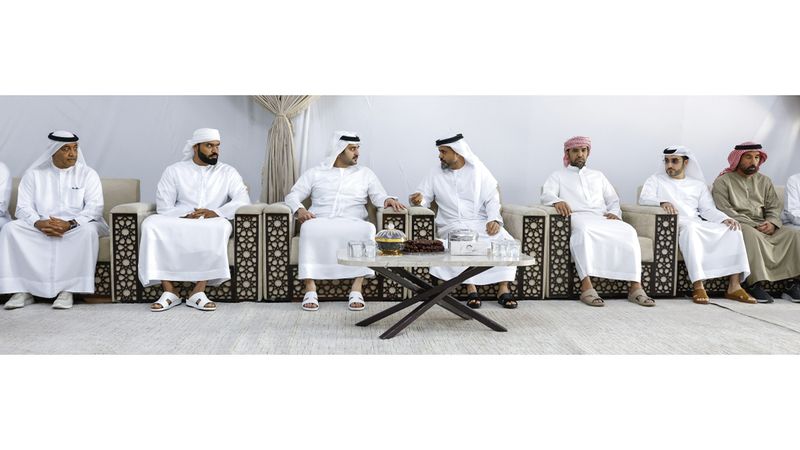 الامارات | مكتوم بن محمد يقدم واجب العزاء في عبدالله سعيد بوحيمد الهاجري