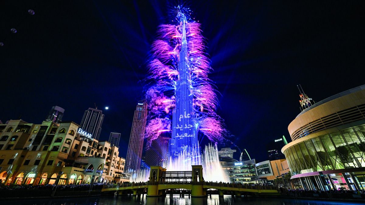 الامارات | أكثر من 45 عرضا للألعاب النارية تضيء سماء دبي في احتفالات رأس السنة الميلادية