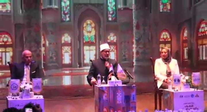 المفتى يشارك بندوة حوارية حول التطرف وأثره على المجتمع بجامعة عين شمس.. صور