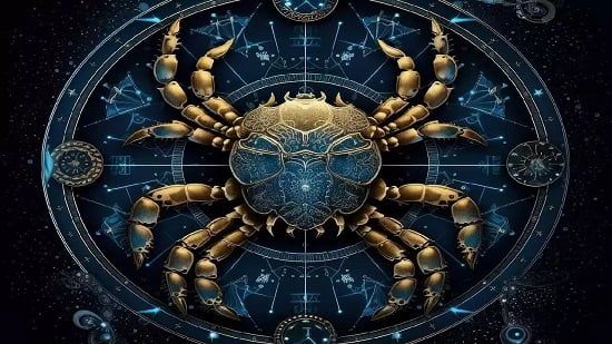 طالع الأبراج: 4 رسائل من عام 2025 لمواليد برج السرطان: تفاؤل ووفاء عاطفى