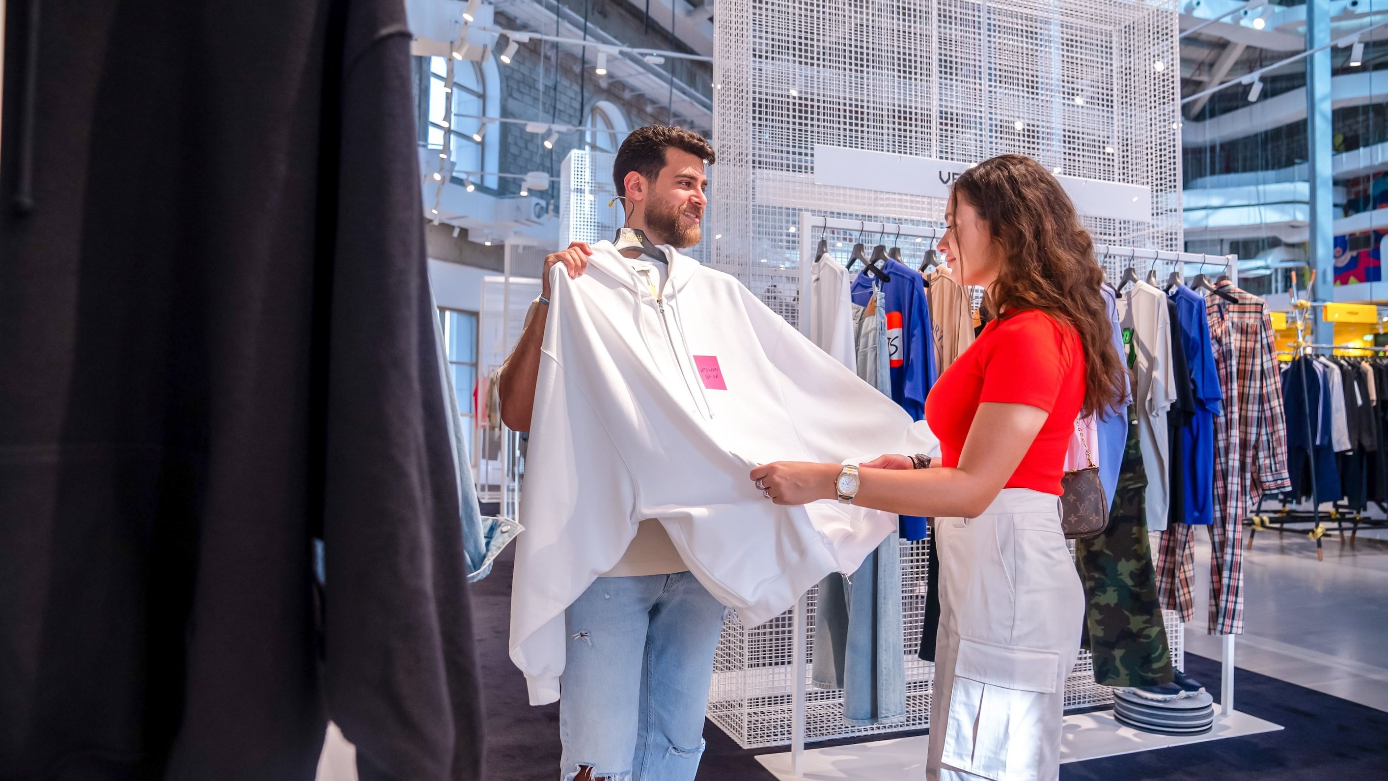 الامارات | 12  ساعة من التخفيضات الحصرية.. انطلاق موسم تخفيضات مهرجان دبي للتسوق