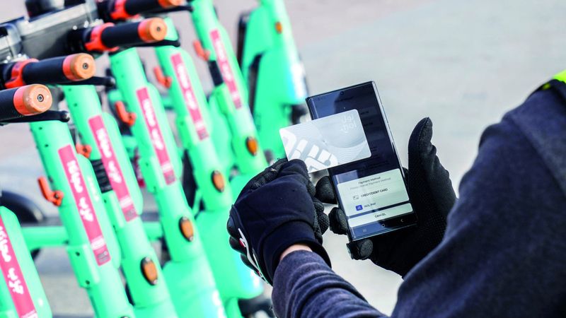 الامارات | «طرق دبي» تدرج «نول» وسيلة دفع لـ «السكوتر الكهربائي»