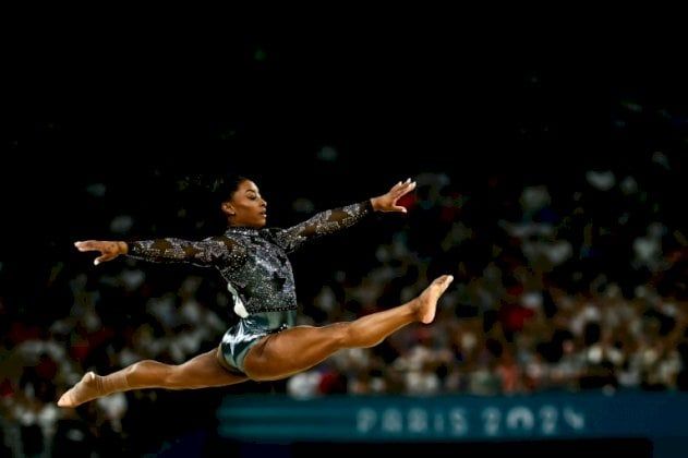 حصيلة 2024: العودة الرائعة الى القمة للاعبة الجمباز الأميركية بايلز