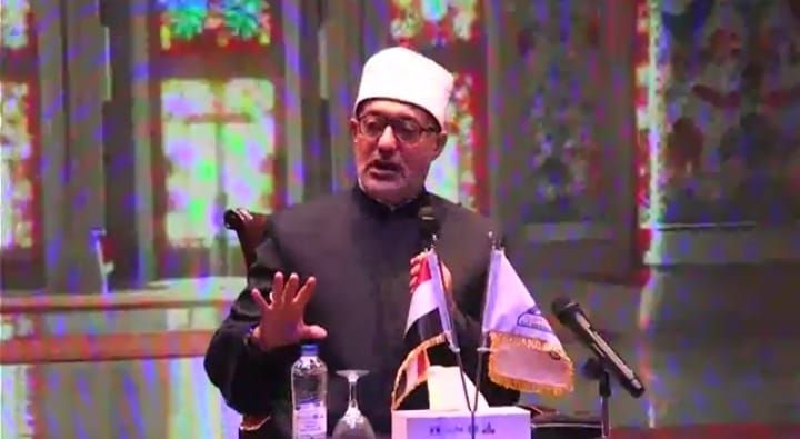 المفتى يشارك بندوة حوارية حول التطرف وأثره على المجتمع بجامعة عين شمس.. صور