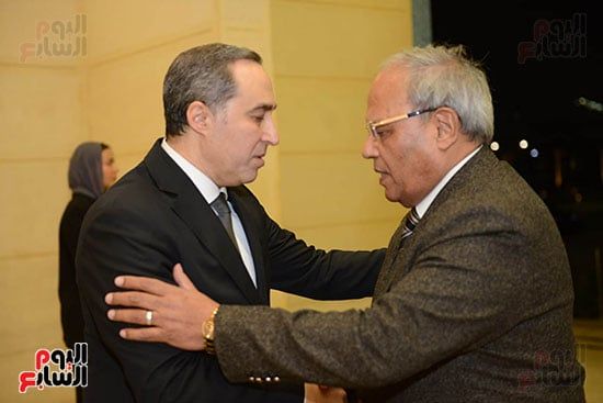 نقيب المحامين ومفتي الجمهورية الأسبق يقدمان العزاء فى والدة أمين مجلس النواب