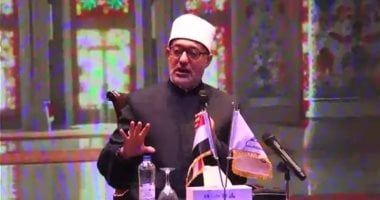 المفتى يشارك بندوة حوارية حول التطرف وأثره على المجتمع بجامعة عين شمس.. صور