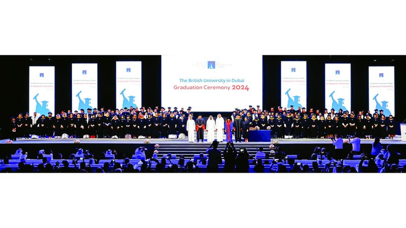 الامارات | أحمد بن سعيد يشهد حفل التخرج الـ 19 للجامعة البريطانية في دبي