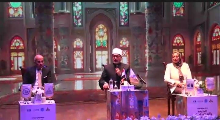 المفتى يشارك بندوة حوارية حول التطرف وأثره على المجتمع بجامعة عين شمس.. صور