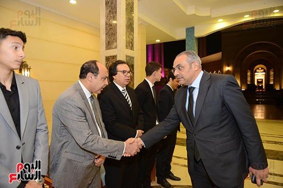 نقيب المحامين ومفتي الجمهورية الأسبق يقدمان العزاء فى والدة أمين مجلس النواب