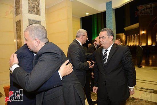 نقيب المحامين ومفتي الجمهورية الأسبق يقدمان العزاء فى والدة أمين مجلس النواب