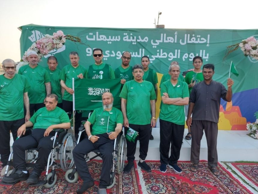 سيهات.. ”سعادة“ يرعى 100 مسن ويُنشئ ناديًا اجتماعيًا