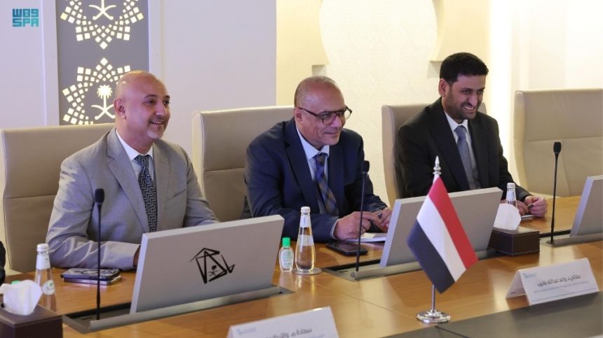 وزير الاتصالات يبحث مع نظيره اليمني توسيع الشراكة الاستراتيجية