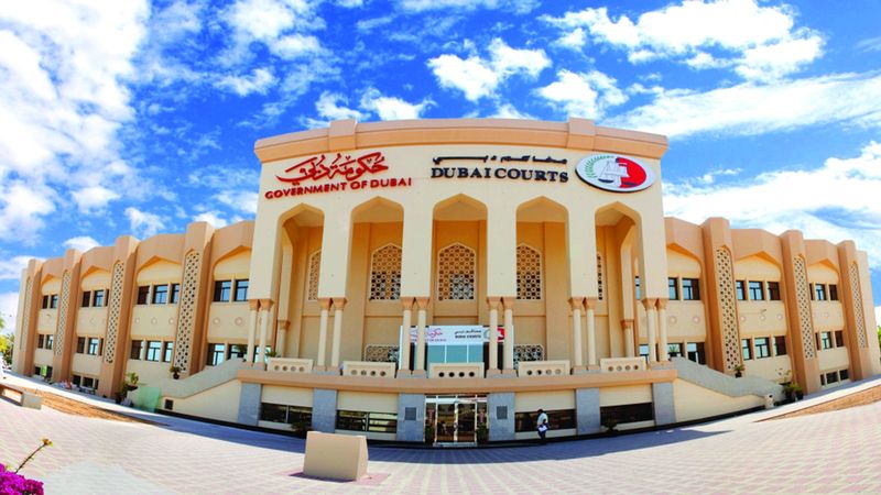 الامارات | 25 ألف درهم تعويضاً لـ «عربي» وأمّه بعد سبّه في حضورها