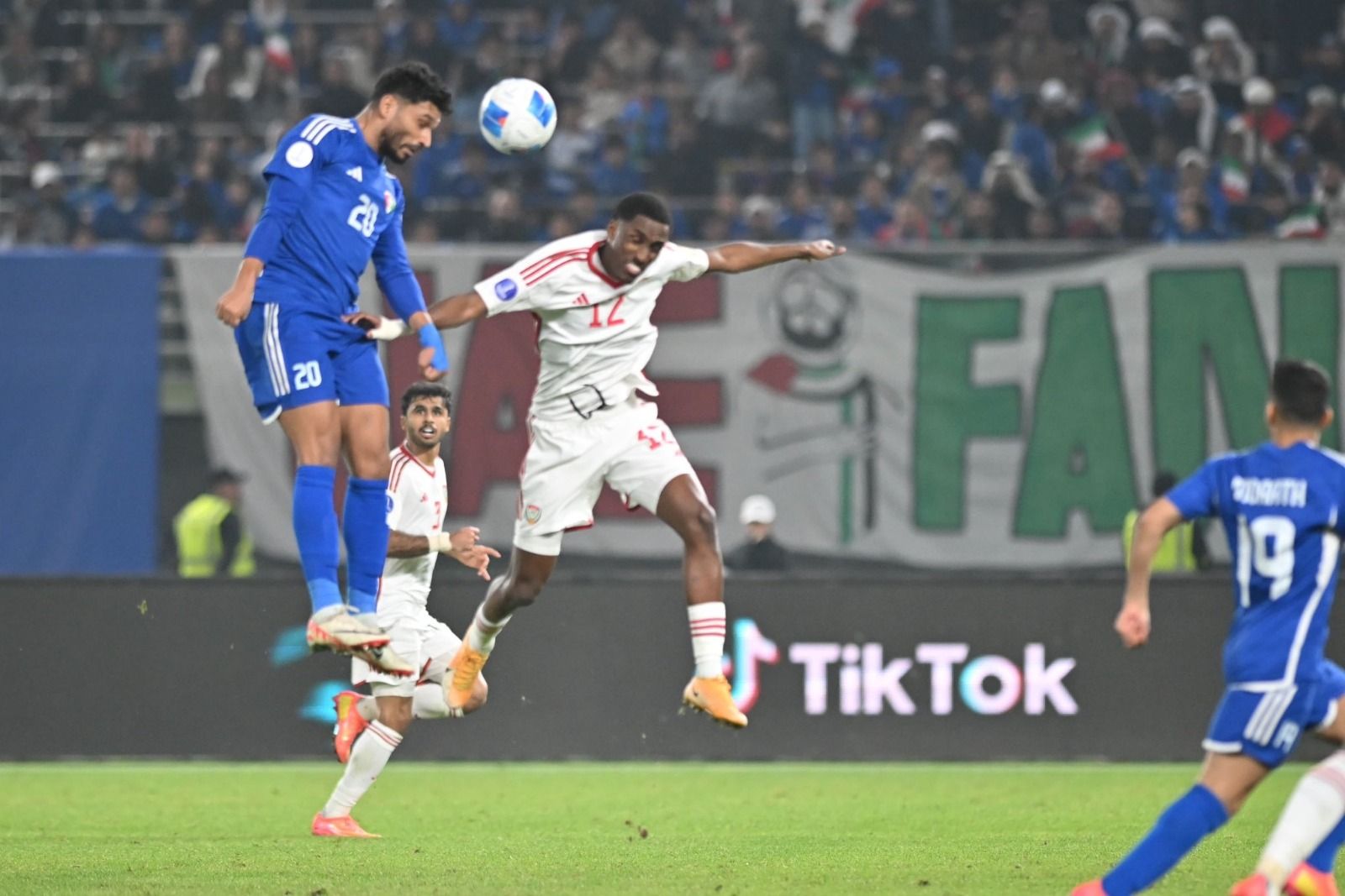 الامارات | خليفة الحمادي يمنح الكويت هديتين.. و"الأبيض" يخسر بطريقة درامية