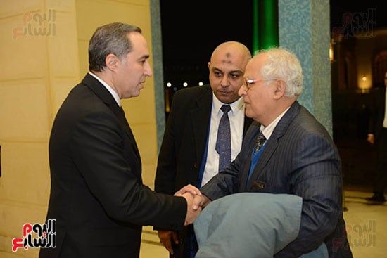 نقيب المحامين ومفتي الجمهورية الأسبق يقدمان العزاء فى والدة أمين مجلس النواب