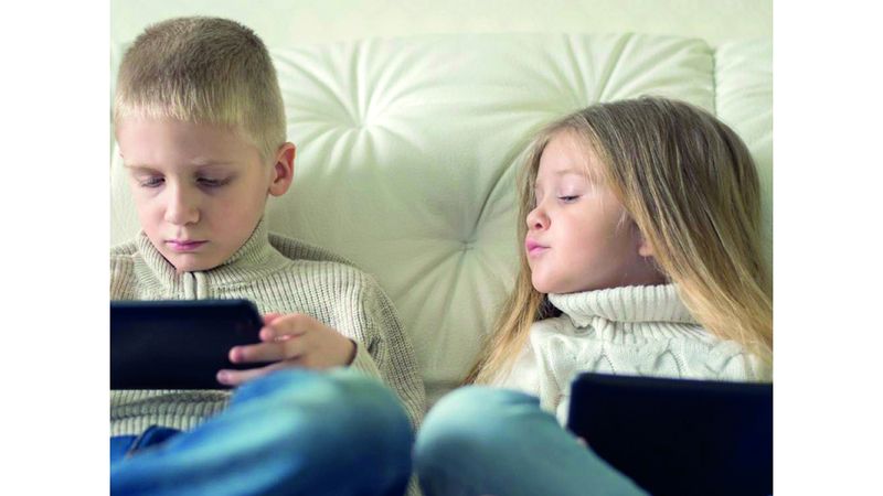 الامارات | مراقبة السلوك الرقمي للأبناء.. مهمة ترهق أولياء الأمور