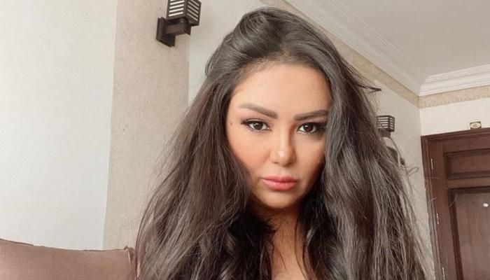 ظهور مفاجئ للفنانة إيمان أيوب بعد تغير ملامحها.. صور