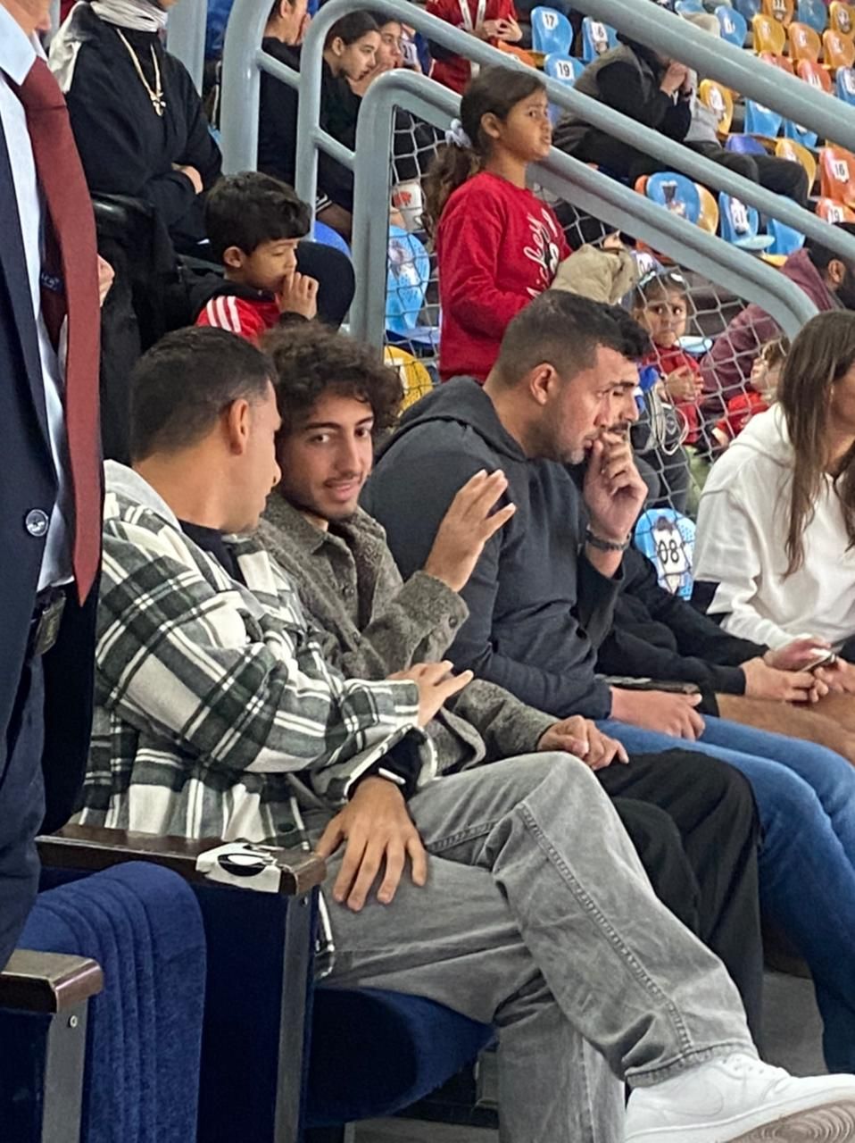 محمد هانى يدعم رجال سلة الأهلى أمام الاتحاد فى نهائى دورى المرتبط.. صور