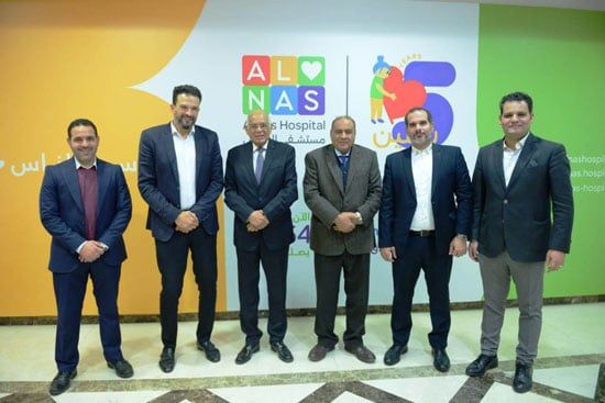 الدكتور على عبد العال رئيس مجلس النواب السابق يزور مستشفى الناس ويشيد بالخدمات وعلاج غير القادرين مجانا